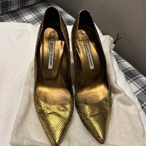 Manolo Blahnik gold pumps